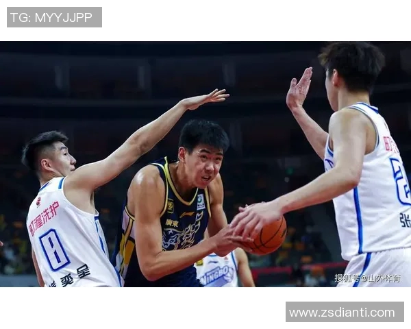 广东队与青岛队季前赛精彩回放分析与战术解读 广东队与青岛队季前赛精彩回放分析与战术解读