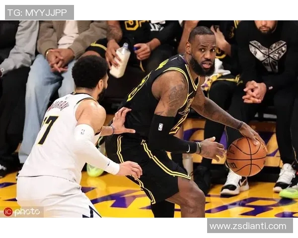 湖人对决掘金精彩集锦视频回顾赛场瞬间与精彩表现 湖人对决掘金精彩集锦视频回顾赛场瞬间与精彩表现