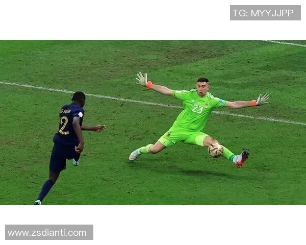 欧冠决赛温布利草坪质量引发球员集体不满与争议