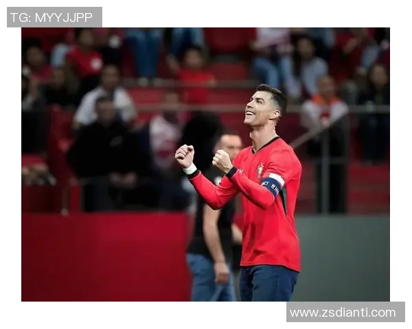 球迷疯狂冲入赛场竟抢走C罗球衣引发热议与争议 球迷疯狂冲入赛场竟抢走C罗球衣引发热议与争议